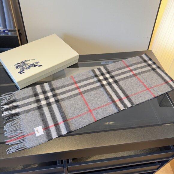 Burberry scarf - Picture 3 of 4